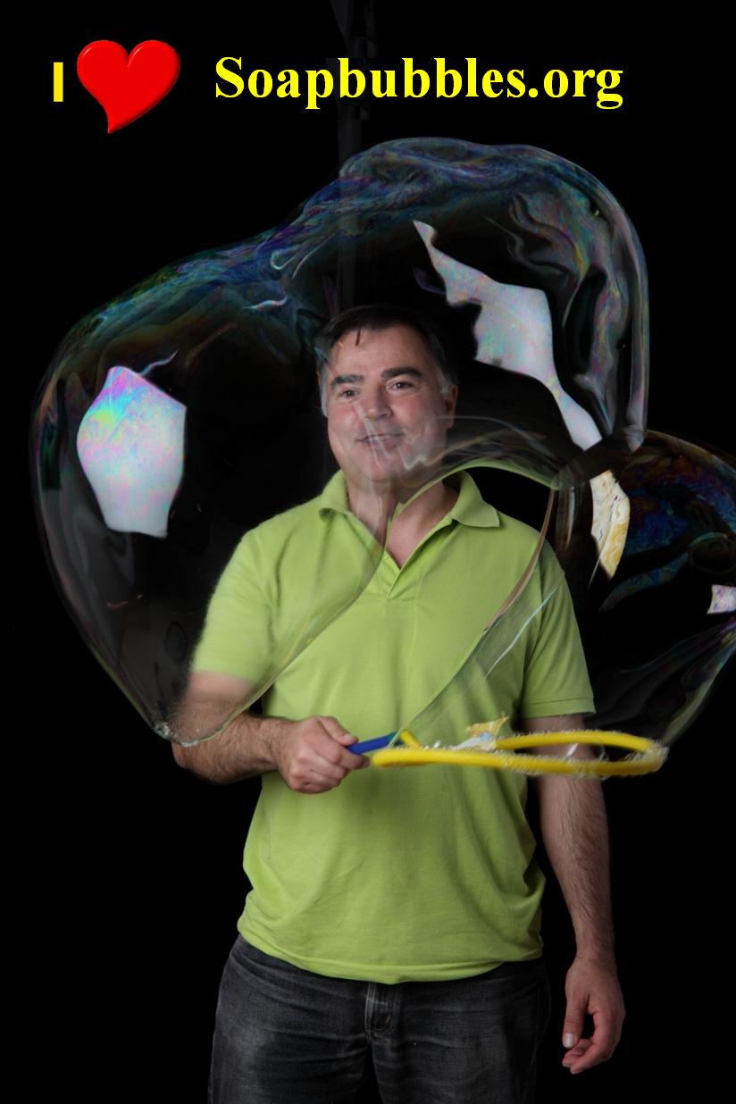 Barcelona mega soap bubbleman
